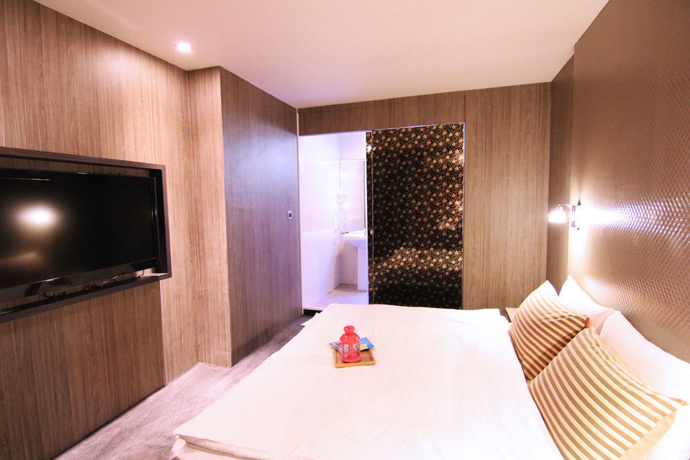Ximen 101 - S Hotel Taipei Exterior photo