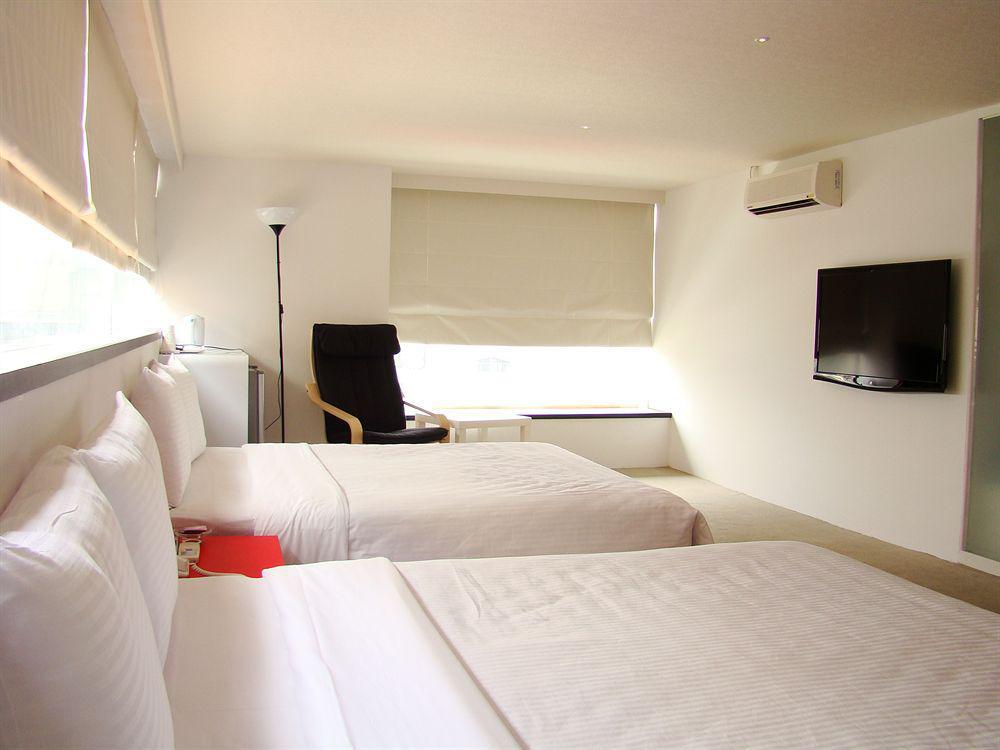 Ximen 101 - S Hotel Taipei Exterior photo